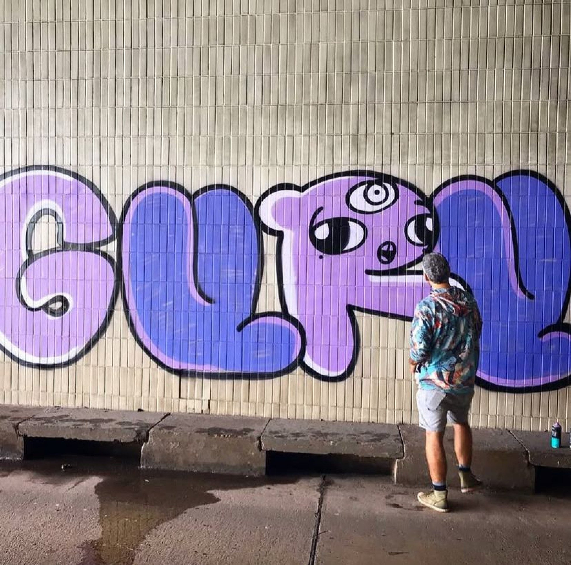 Gurulino aparece como grafites nas ruas desde os anos 2000