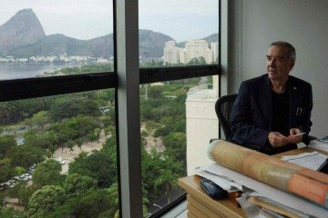 Eike em leilão beneficente em 2009: empresário já esteve entre as pessoas mais ricas do país -  (crédito: Getty Images)