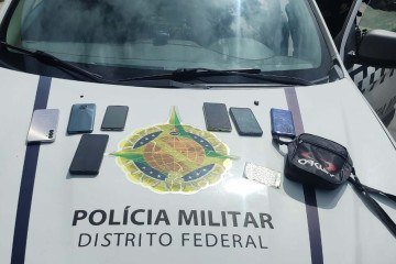 Suspeito foi levado à 5ª DP, juntamente com 7 aparelhos celulares.  -  (crédito: Divulgação PMDF)