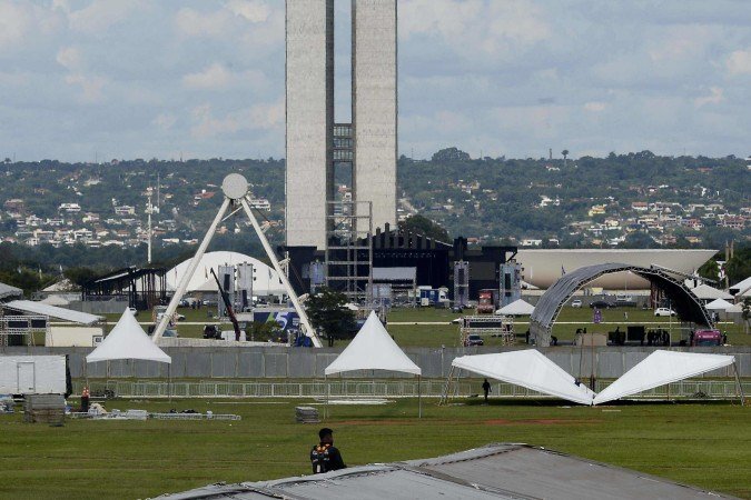 17/04/2025 Carlos Vieira/CB/DA Press. Preparativos para 65 anos de Brasília na Esplanada dos Ministérios. - (crédito: Carlos Vieira/CB/DA Press) 17/04/2025 Carlos Vieira/CB/DA Press. Preparativos para 65 anos de Brasília na Esplanada dos Ministérios. - (crédito: Carlos Vieira/CB/DA Press)