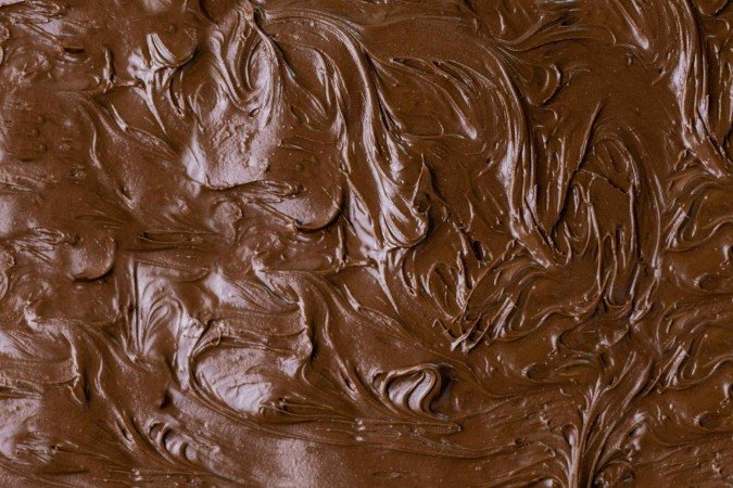 O estudo acrescenta que o chocolate pode até melhorar o estado de ansiedade, algo que a cafeína pura sem o cacau pode piorar - (crédito: Unsplash/ Kaffe Meister) O estudo acrescenta que o chocolate pode até melhorar o estado de ansiedade, algo que a cafeína pura sem o cacau pode piorar - (crédito: Unsplash/ Kaffe Meister)