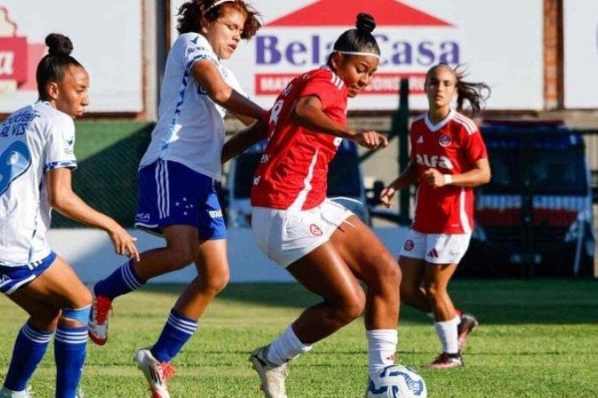 Inter e Cruziero medioram fiorla na tarde desta quinta, no Sul -  (crédito: Foto: Divulgação / Internacional)