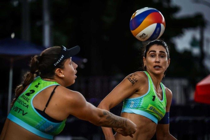Carol e Rebecca mantiveram os 100% de aproveitamento e avançaram - (crédito: Volleyball World/Divulgação) Carol e Rebecca mantiveram os 100% de aproveitamento e avançaram - (crédito: Volleyball World/Divulgação)