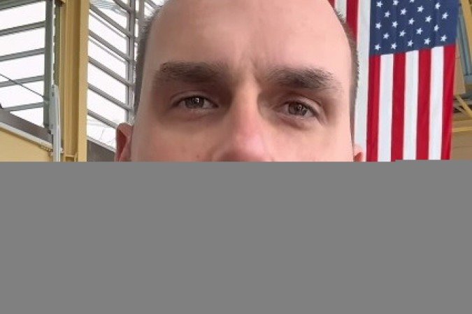 Portugal mostra o impacto da bala na blindagem do veículo que o levava