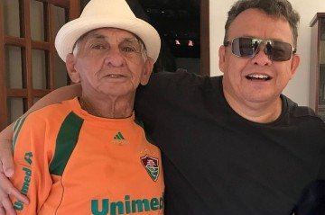 Alberto Marques Campos, o Pará (E) e Marcos Campos, um dos filhos do canhotinho do Defelê no tricampeonato de 1960 a 1962 -  (crédito: Arquivo Pessoal/arcos Campos)