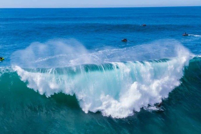 Tom Bell, do Laboratório Marinho de Plymouth, dentro das instalações do SeaCURE em Weymouth - (crédito: BBC) Tom Bell, do Laboratório Marinho de Plymouth, dentro das instalações do SeaCURE em Weymouth - (crédito: BBC)