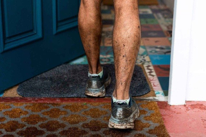 Dentro de casa, você pode andar descalço ou com sapatos específicos para uso interno - (crédito: Getty Images) Dentro de casa, você pode andar descalço ou com sapatos específicos para uso interno - (crédito: Getty Images)