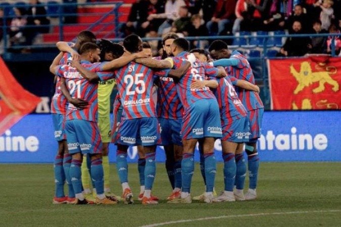 Caen, que conta com a istração da família de jogador do Real Madrid cai para a Terceira Divisão da França - (crédito: Foto: Divulgação/ Caen) Caen, que conta com a istração da família de jogador do Real Madrid cai para a Terceira Divisão da França - (crédito: Foto: Divulgação/ Caen)