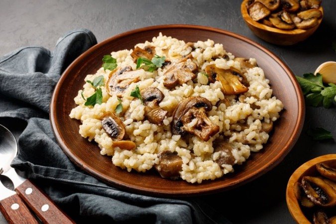 Risoto de cogumelo (Imagem: Dmitrii Ivanov | Shutterstock) - (crédito: EdiCase) Risoto de cogumelo (Imagem: Dmitrii Ivanov | Shutterstock) - (crédito: EdiCase)