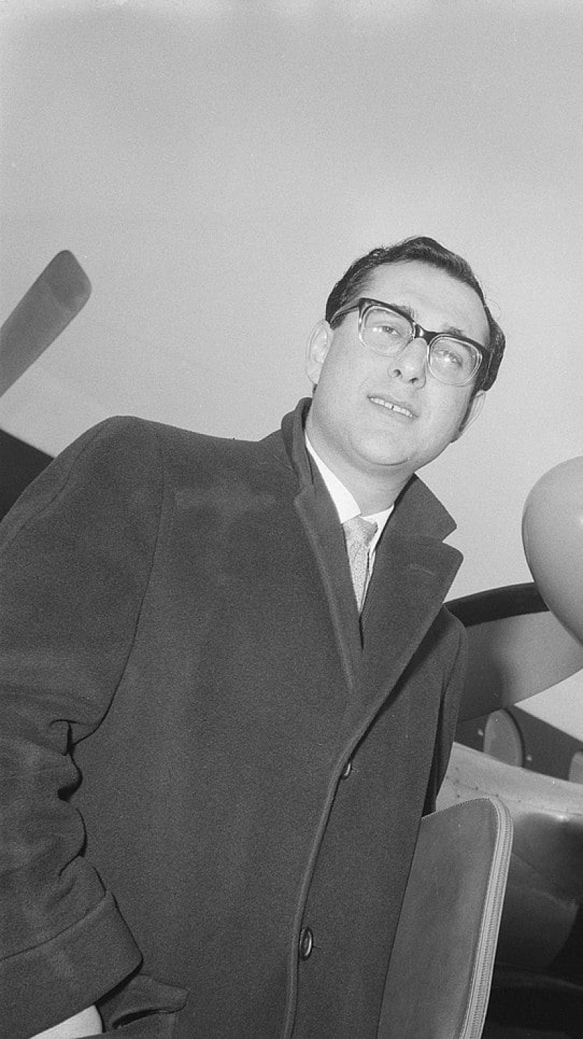 Tugma teshigida onanizm Omsk porno tomosha