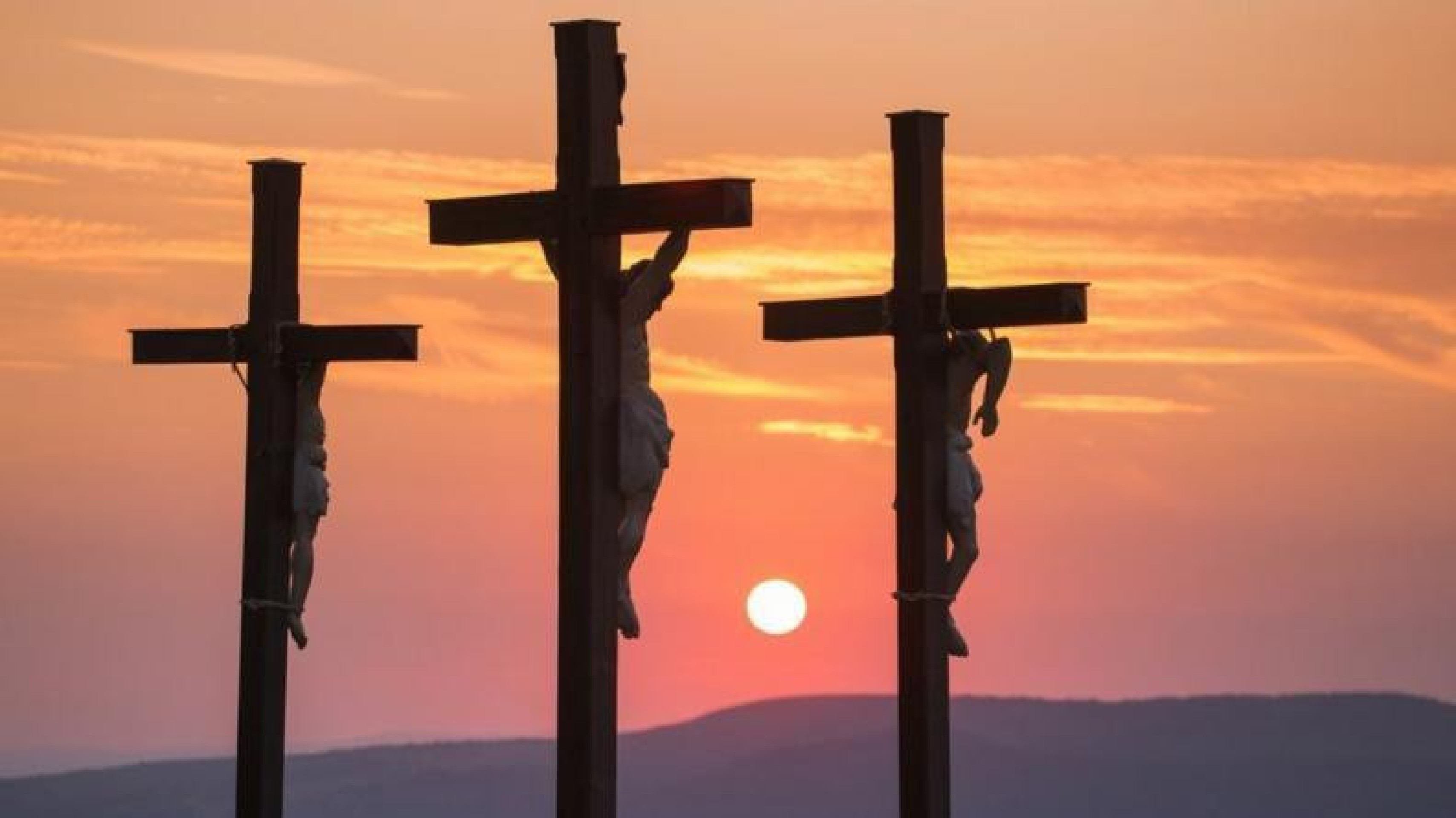 A cruz também simboliza o sofrimento de Jesus antes da morte, segundo o relato das homilias -  (crédito: Getty Images)