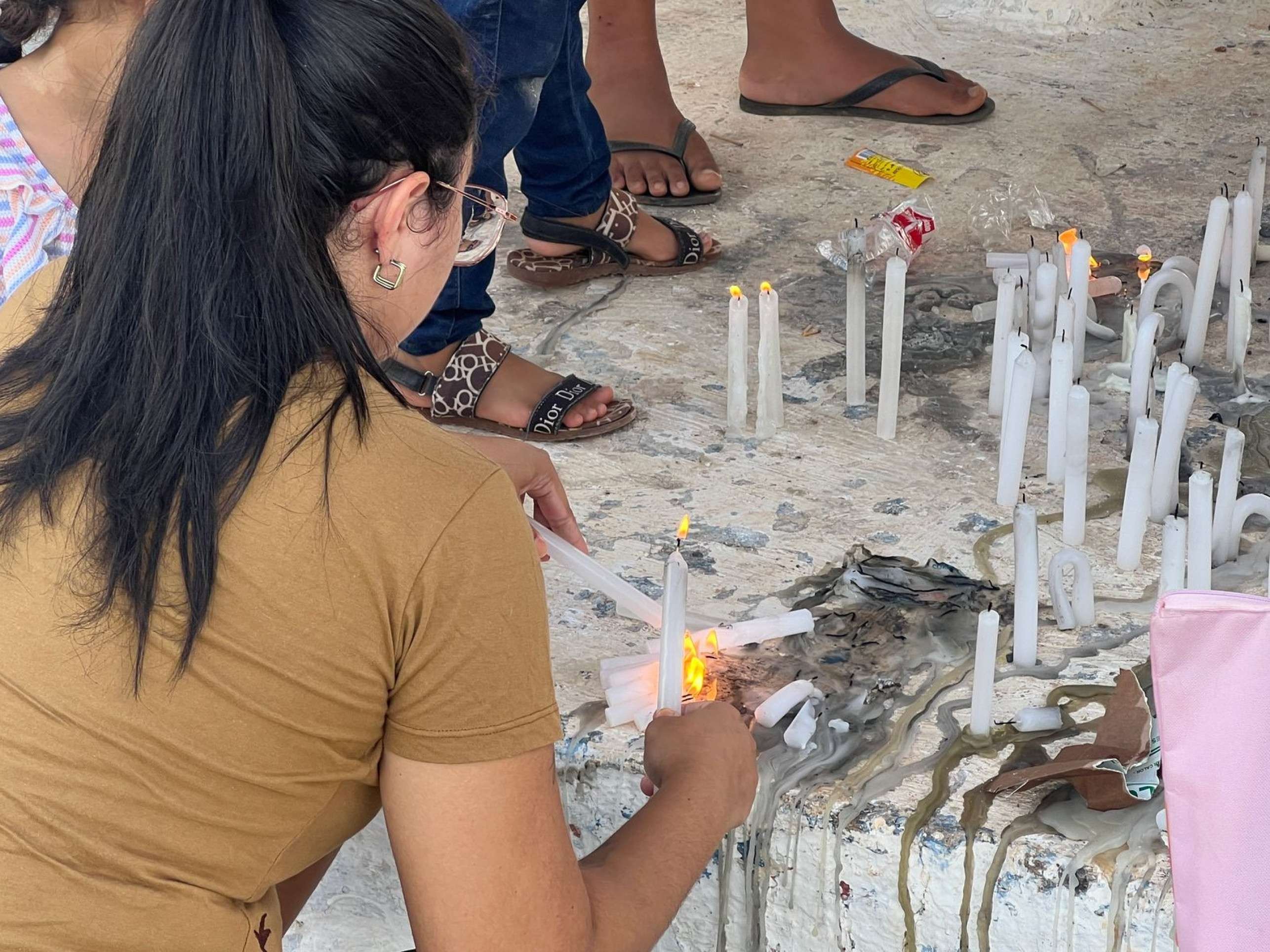 Fiéis sobem o Morro da Capelinha em PLanaltina, na Sexta-Feira Santa, Páscoa 2025