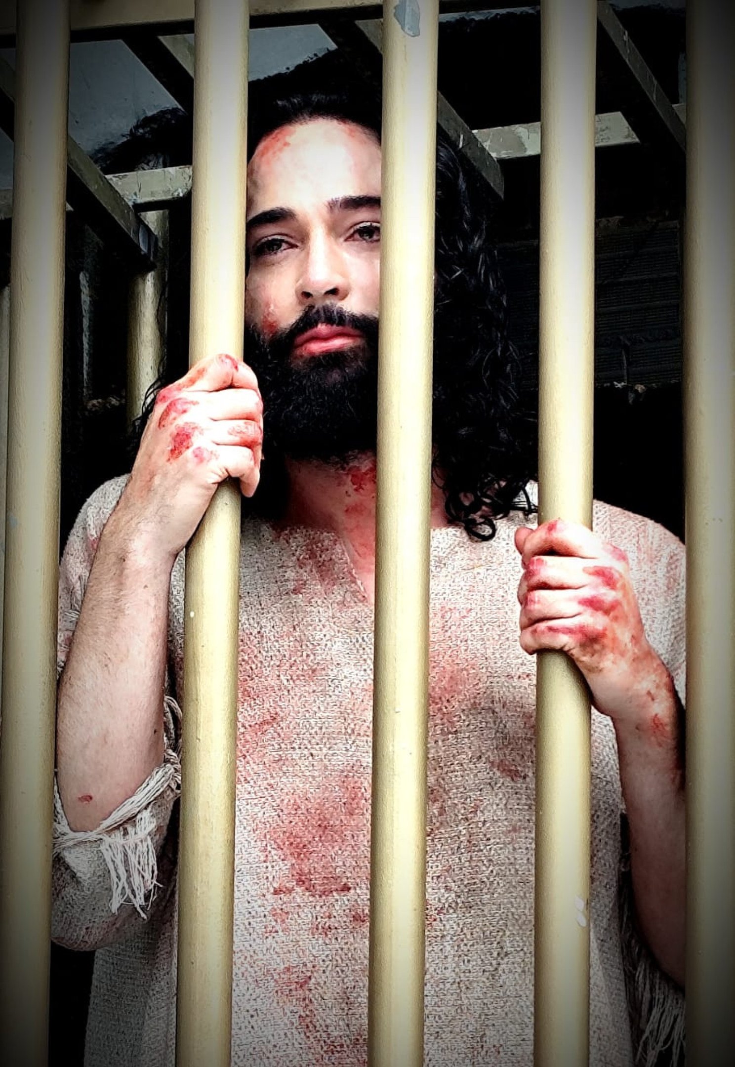 Rafael Gonçalves, ator que faz Jesus Cristo, se prepara para entrar em cena