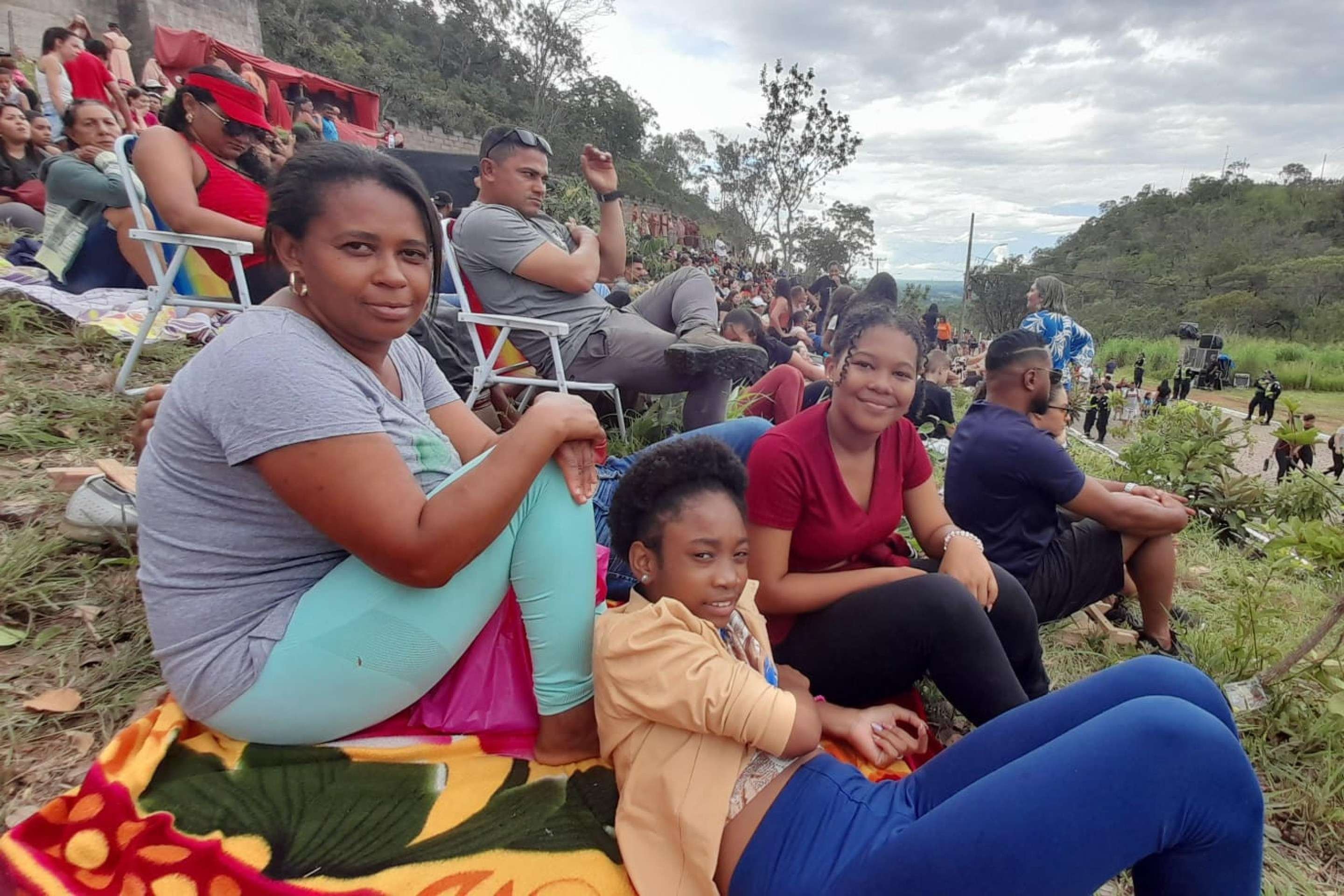 A família de Marta da Conceição (D) levou lanches, água e toalhas