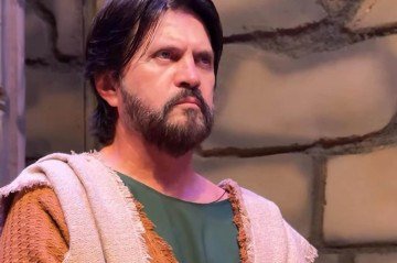 De volta à cena: Claudio Abrantes encena Tiago na Via Sacra de Planaltina, onde, por 11 anos, interpretou Jesus Cristo -  (crédito: Arquivo pessoal)