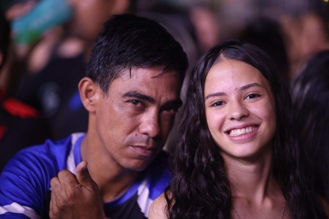 O casal Idan Daves, 40, e Ana Carolina Alves, 18, veio de Sobradinho II cheio de entusiasmo