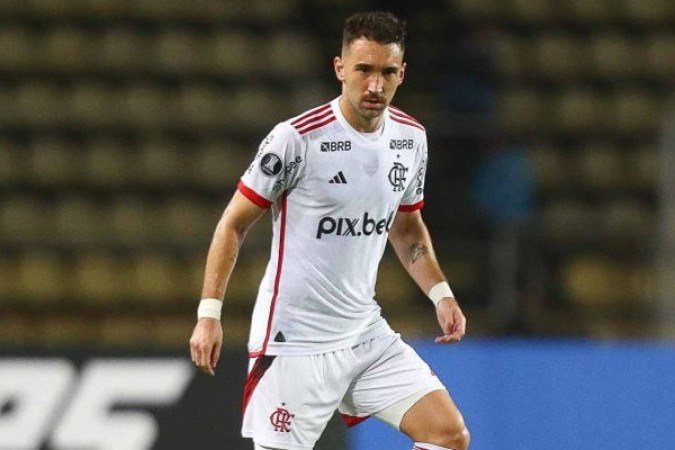 LEO ORTIZ – Teve algum trabalho em achar o seu espaço em campo, levando a pior nos primeiros minutos quando Nuno Moreira apareceu pelo seu setor. Na cobertura de Wesley, correto, assim como quando saiu com a bola. NOTA 6,5. Foto: Gilvan de Souza/Flamengo