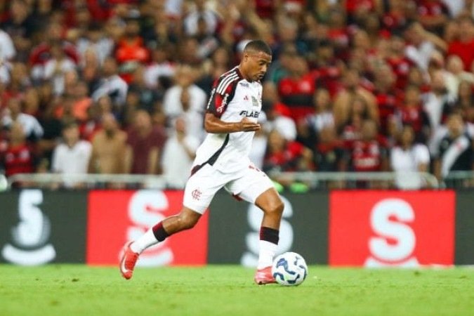 DE LA CRUZ – Correto na troca de bolas e buscando cair pelos flancos para dar mais opções na criação do time. NOTA 6,0. Foto: Gilvan de Souza/Flamengo