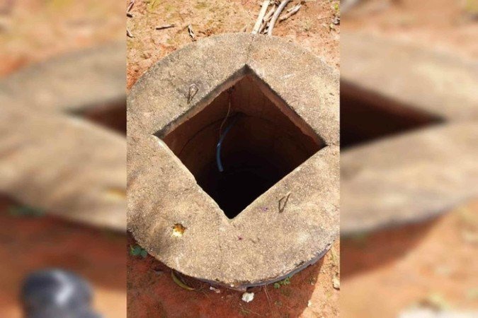 Corpo de um homem foi encontrado em um poço em Luziânia. - (crédito: CBMGO) Corpo de um homem foi encontrado em um poço em Luziânia. - (crédito: CBMGO)
