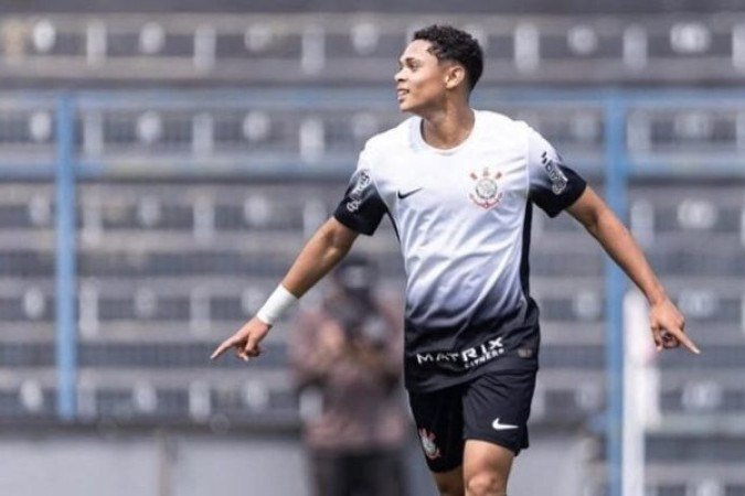 DIEGUINHO â?? Entrou aos 32 da etapa final no lugar de Romero. Fez, assim, a sua estreia no time principal. Mas o garoto da base nÃ£o recebeu muitas bolase fez o basicÃ£o para nÃ£o comprometer. NOTA 5,5. Foto: ReproduÃ§Ã£o / Redes Sociais