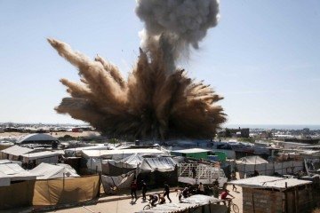 'Setenta e cinco por cento dos nossos veículos estão parados devido à falta de diesel', disse Mahmoud Basal, porta-voz da Defesa Civil em Gaza -  (crédito:  AFP)