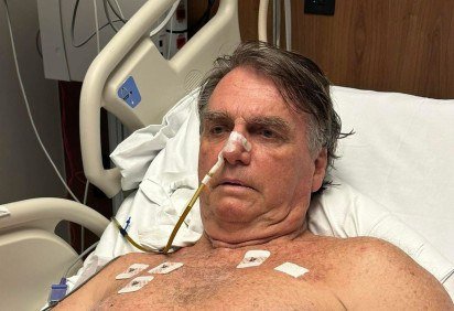 Em foto publicada nas redes sociais hoje, ex-presidente atualiza seguidores do seu estado de saúde -  (crédito: Divulgação/Redes Sociais)