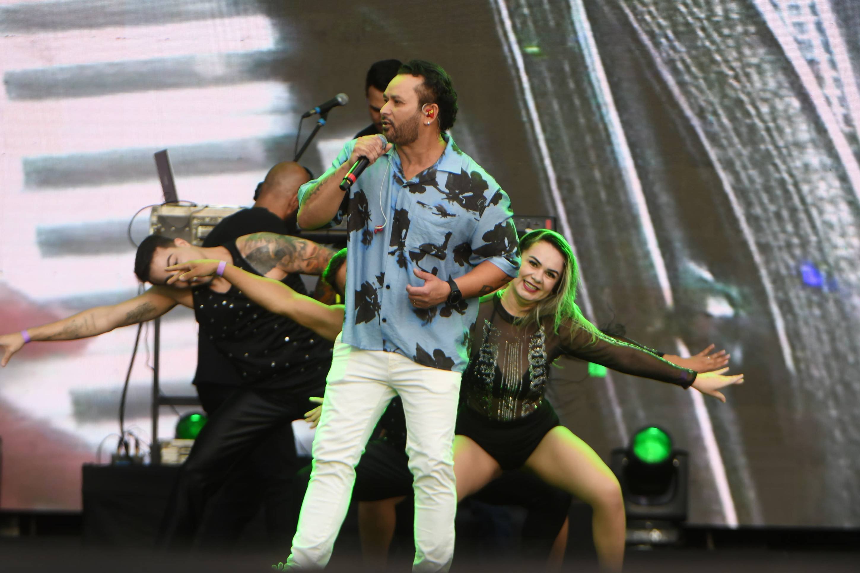  Comemora&ccedil;&atilde;o do Anivers&aacute;rio de Brasilia.  Show de Miguel Santos.