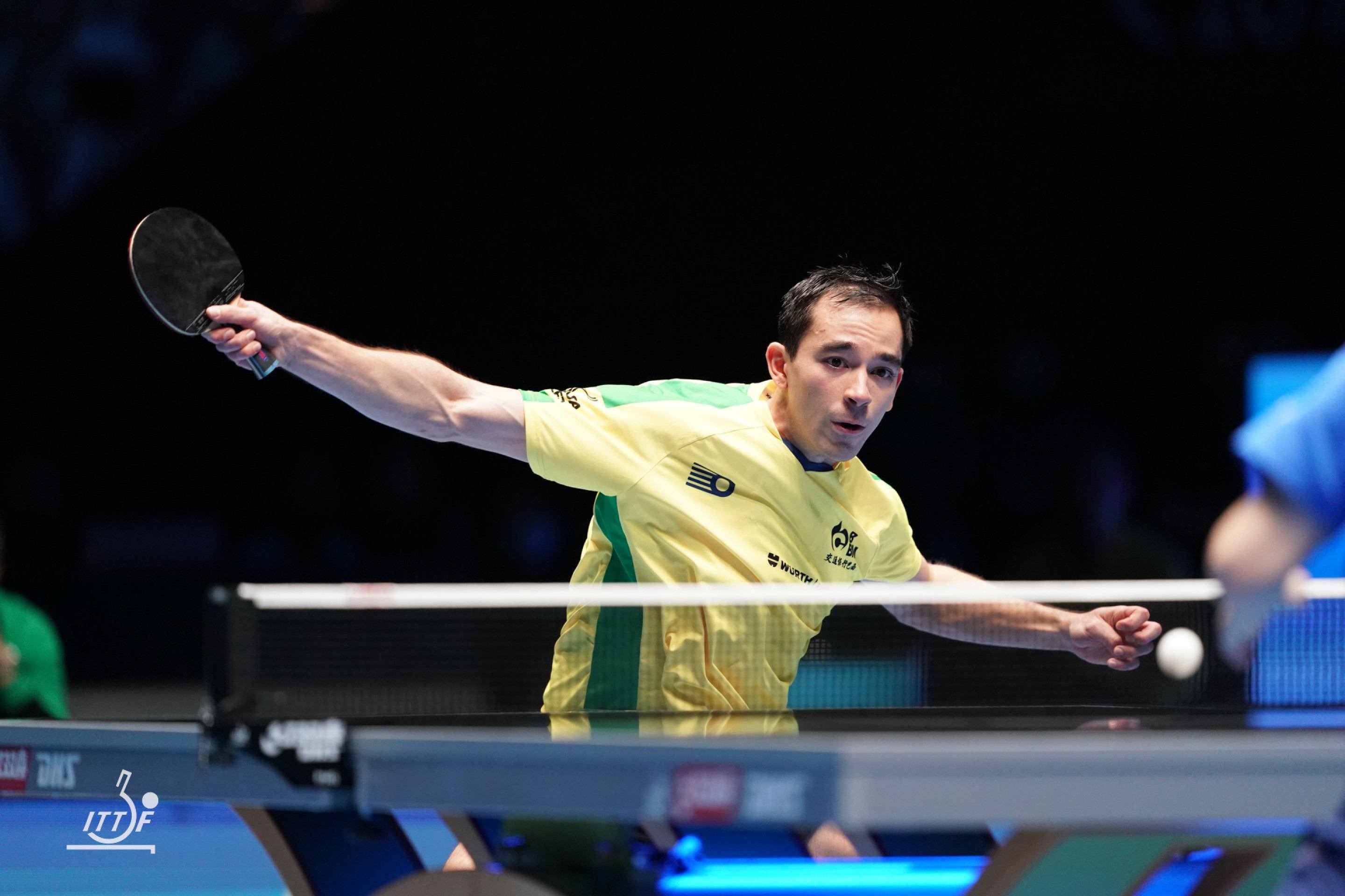 Hugo Calderano vence na estreia e avança no Mundial de tênis de mesa em Doha