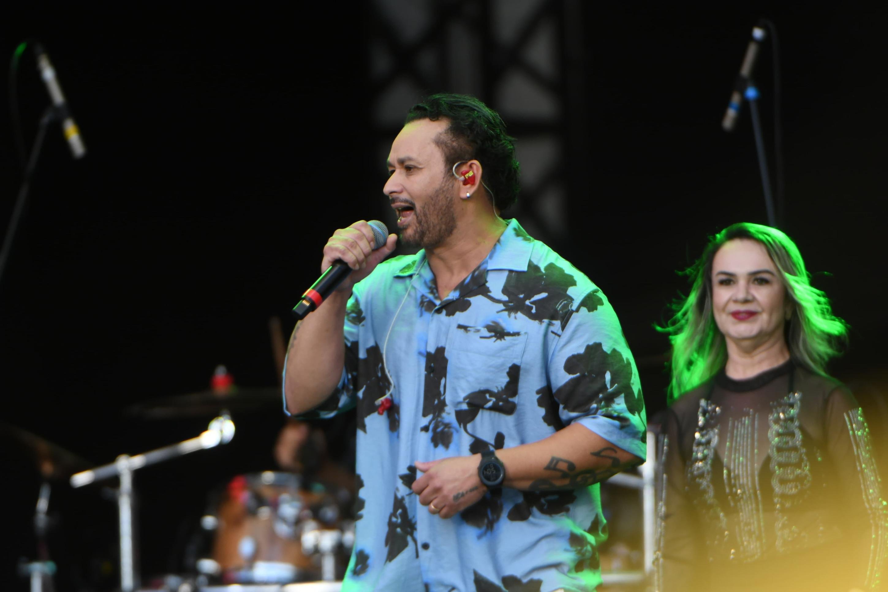  Comemora&ccedil;&atilde;o do Anivers&aacute;rio de Brasilia.  Show de Miguel Santos.