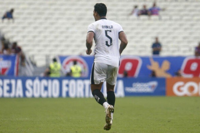 BARBOSA - Em pouco tempo, arrumou uma confusão com Hulk e escapou de levar um cartão vermelho - NOTA: 4,0 - Foto: Vitor Silva/Botafogo 