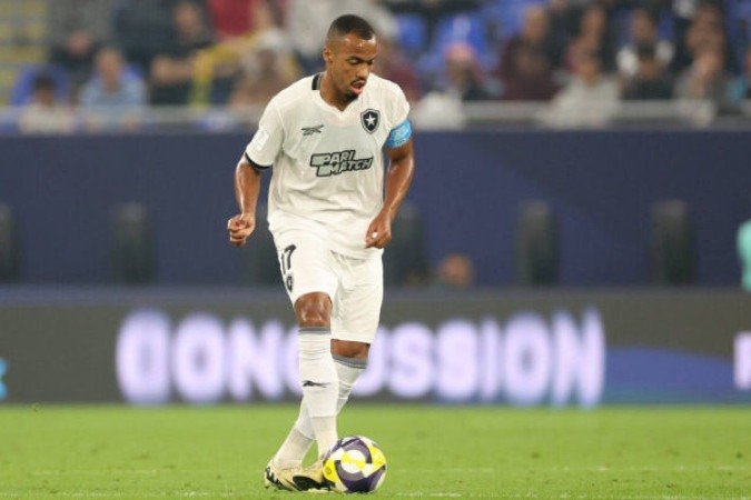 FREITAS - Poucas ações efetivas com a bola. Tentou compensar na marcação. Brigou mais do que o habitual. Saiu, na etapa final, para a entrada de De Paula - NOTA: 5,0 - Foto: Vitor Silva/Botafogo 