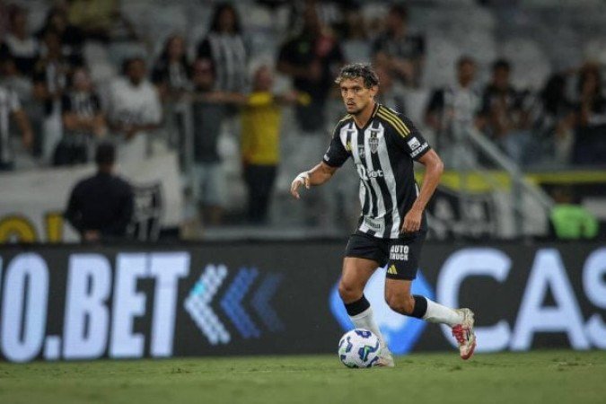 GUSTAVO SCARPA - Também entrou bem, dando equilíbrio ao time ao lado de Menino. Incisivo nas ações ofensivas pela esquerda, não se esquivou das finalizações quando teve espaços e quase deixou o dele. Também foi participativo na recomposição. NOTA 7,0 -  Foto: Pedro Souza / Atlético