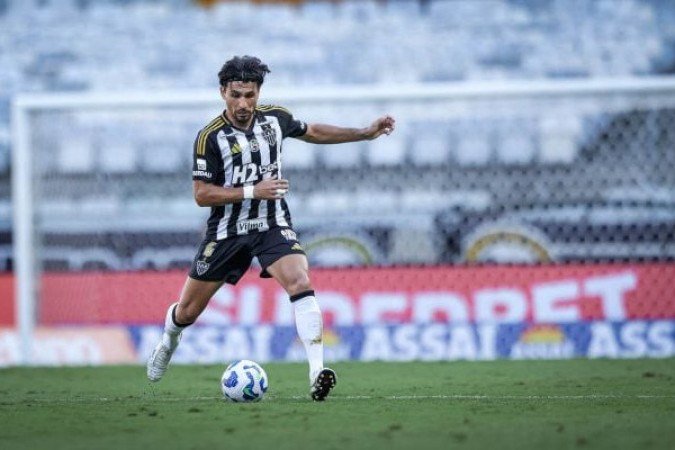 JUNIOR ALONSO -  A exemplo do companhero de zaga, mostrou-se bastante seguro. Mas suas aparições foram maiores na bola aérea, levando a melhor em quase todas as disputas com os atacantes. NOTA 7,0 -  Foto: Pedro Souza / Atlético