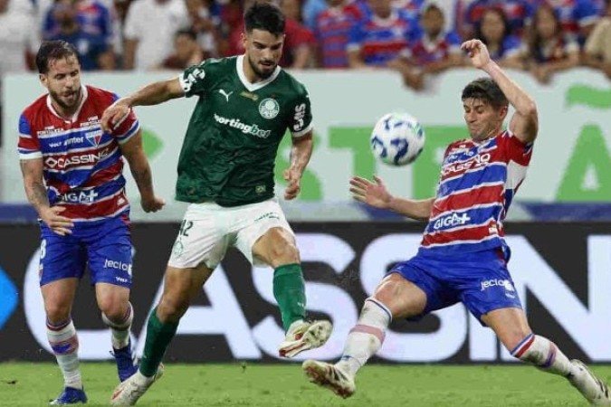 FLACO LÓPEZ - Fez uma partida muito interessante, tentando ganhar as bolas altas para manter a retenção da bola. No segundo tempo, marcou um lindo gol de canhota, no cantinho de João Ricardo. NOTA 8,5. Foto: Cesar Greco/Palmeiras/by Canon
