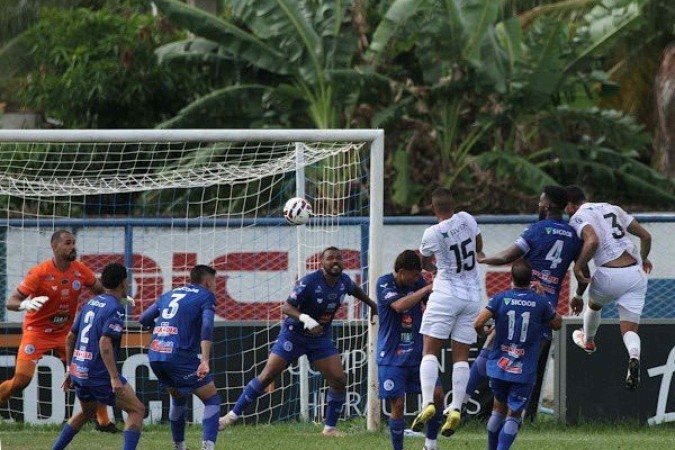 Mingoti marca o segundo gol do Ceilândia após cobrança de escanteio na vitória contra o Goianésia pela primeira rodada da Série D do Campeonato Brasileiro - (crédito: Ceilandia E C Torcedor/@ceilandiaec) Mingoti marca o segundo gol do Ceilândia após cobrança de escanteio na vitória contra o Goianésia pela primeira rodada da Série D do Campeonato Brasileiro - (crédito: Ceilandia E C Torcedor/@ceilandiaec)