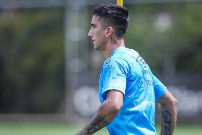  CRISTIAN OLIVERA  - Correu muito e segurou os defensores do Colorado com sua movimentação. Teve o mérito de protagonizar o gol do Grêmio. Em lance de sorte. Chutou mal, a bola entrou no goleiro e entrou. NOTA 6,5. Foto: Lucas Uebel/Grêmio