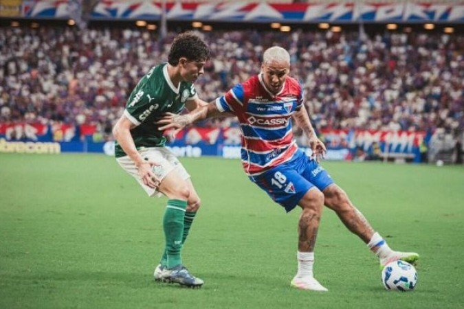 FORTALEZA - Mesmo perdendo por 2 a 0, time não se desesperou e foi atrás do empate, que só não foi possível por defesa de pênalti de Weverton. Deyverson anotou a lei do ex e se sobressaiu, mas time precisa dar uma resposta - são cinco jogos sem vencer. NOTA 6,0. Foto: Mateus Lotif/FEC