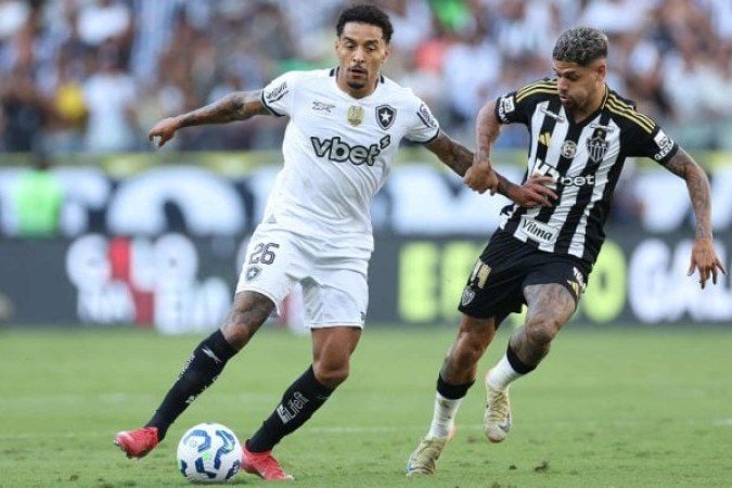 RUBENS - Pouco participativo no meio-campo, recorreu a algumas faltas desnecessárias. Passou a atuar na lateral esquerda na segunda etapa com a saída de Caio no intervalo. Mas não conseguiu combinações com Cuello. Mas fechou bem o corredor defensivo. NOTA 6,5 -  Foto:  Vitor Silva/Botafogo