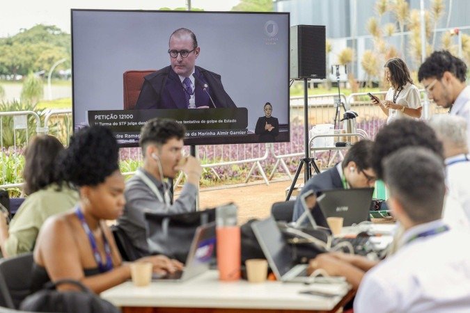 A imprensa acompanhou de fora do STF sessão que tornou Bolsonaro réu. O mesmo esquema deve se repetir com a nova leva de denunciados - (crédito: Fabio Rodrigues-Pozzebom/Agência Brasil) A imprensa acompanhou de fora do STF sessão que tornou Bolsonaro réu. O mesmo esquema deve se repetir com a nova leva de denunciados - (crédito: Fabio Rodrigues-Pozzebom/Agência Brasil)