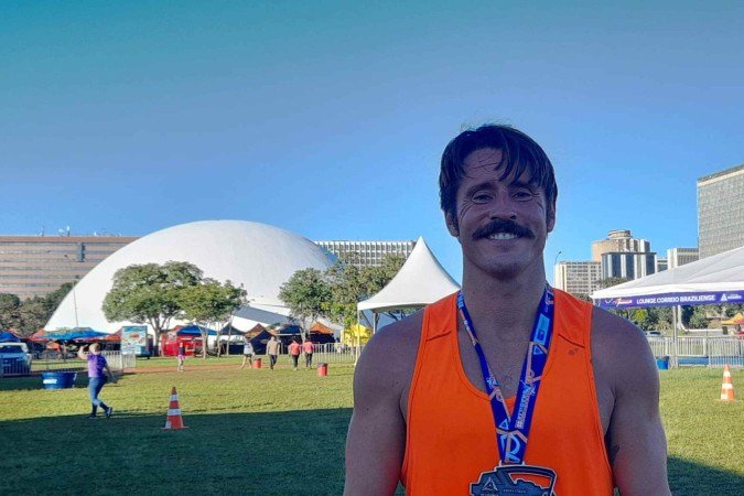 Adam Irons veio de Iowa, nos Estados Unidos, para estudar no Rio de Janeiro. Fã de maratonas, o americano chegou em 3º luigar na meia-maratona - (crédito: Letícia Mahoumad / CB/DaPress) Adam Irons veio de Iowa, nos Estados Unidos, para estudar no Rio de Janeiro. Fã de maratonas, o americano chegou em 3º luigar na meia-maratona - (crédito: Letícia Mahoumad / CB/DaPress)