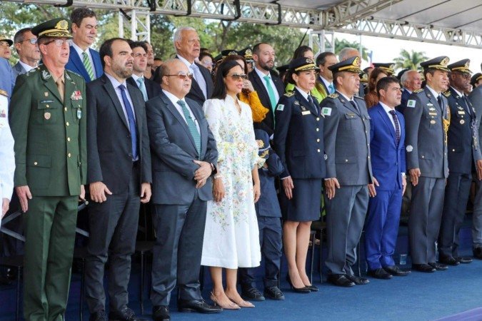 Ibanês Rocha participa da cerimônia da troca da Bandeira Nacional na manhã deste domingo (20/4). - (crédito: Paulo H. Carvalho/Agência Brasília) Ibanês Rocha participa da cerimônia da troca da Bandeira Nacional na manhã deste domingo (20/4). - (crédito: Paulo H. Carvalho/Agência Brasília)