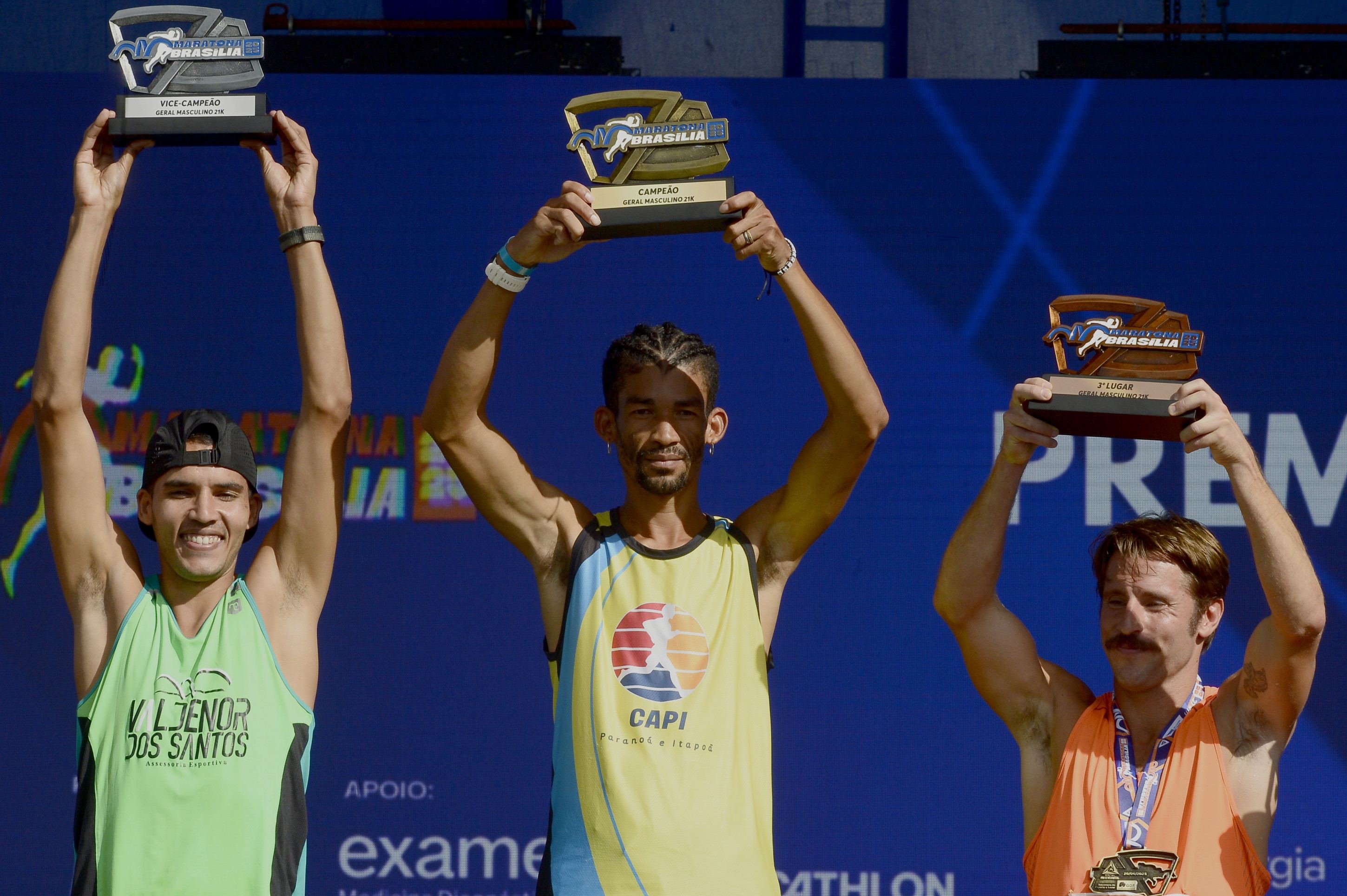  20/04/2025 Carlos Vieira/CB/DA Press. Maratona Bras..lia. Marcos Cruz, primeiro colocado.     