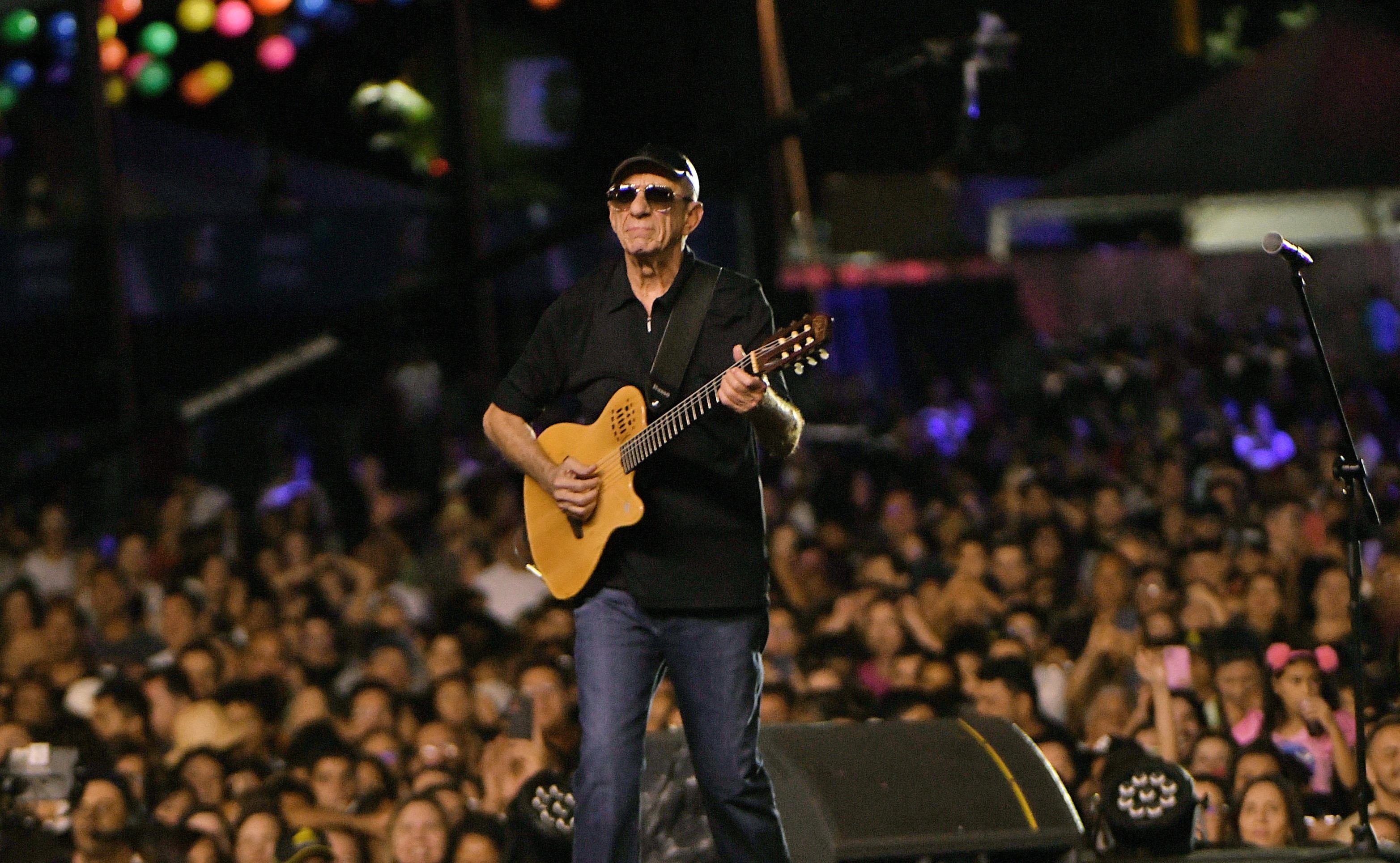 Comemora&ccedil;&atilde;o do Anivers&aacute;rio de Brasilia.   Show da cantor Raimundo Fagner   