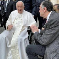 O presidente do STF, Luís Roberto Barroso, postou foto com Francisco, em encontro em 2023 no Vaticano  -  (crédito: Instagram/barroso)
