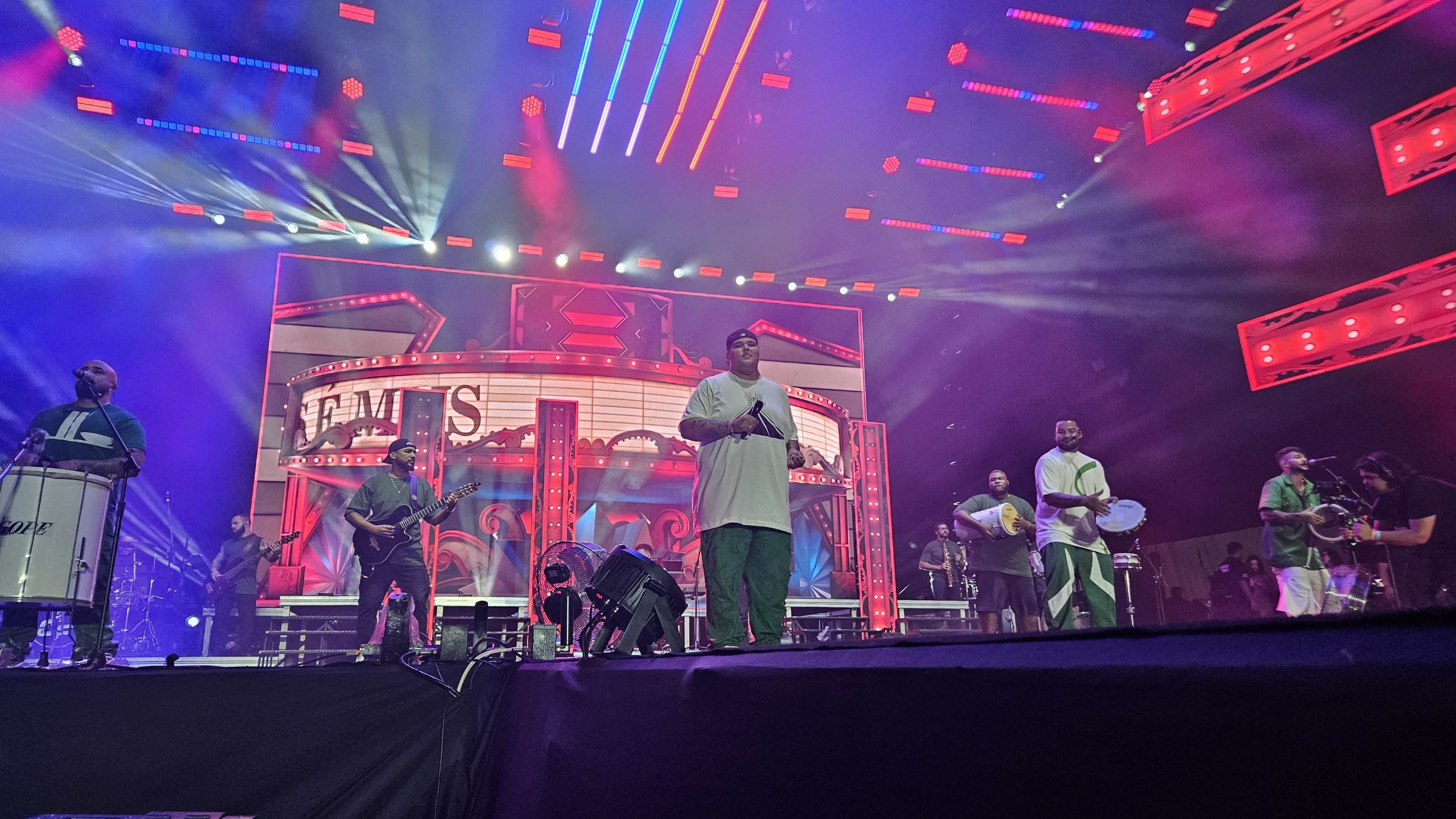 Grupo brasiliense Menos é Mais era um dos mais aguardados no último dia de shows