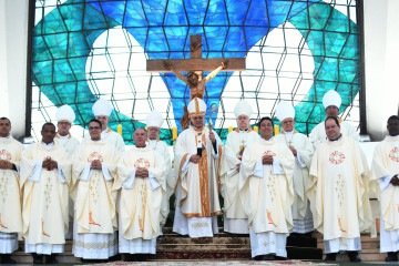 A celebração que seria pelo aniversário de Brasília e da Arquidiocese se tornou uma homenagem a Francisco  -  (crédito:   Ed Alves CB/DA Press)