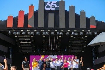 Brasília celebra 65 anos com culto evangélico e show de Eli Soares na Esplanada
 -  (crédito:  PAULO H CARVALHO)