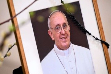 A Igreja terá de decidir se quer ser apenas um santuário para os fiéis ou uma tenda para todos os que procuram sentido, inclusive os céticos, os feridos, os que perderam a fé -  (crédito: Kirill KUDRYAVTSEV / AFP)