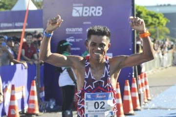 A vitória de  Renilson da Silva impediu um feito inédito na disputa masculina dos 42km da Maratona Brasília. -  (crédito: Minervino Junior / CB/DaPress)