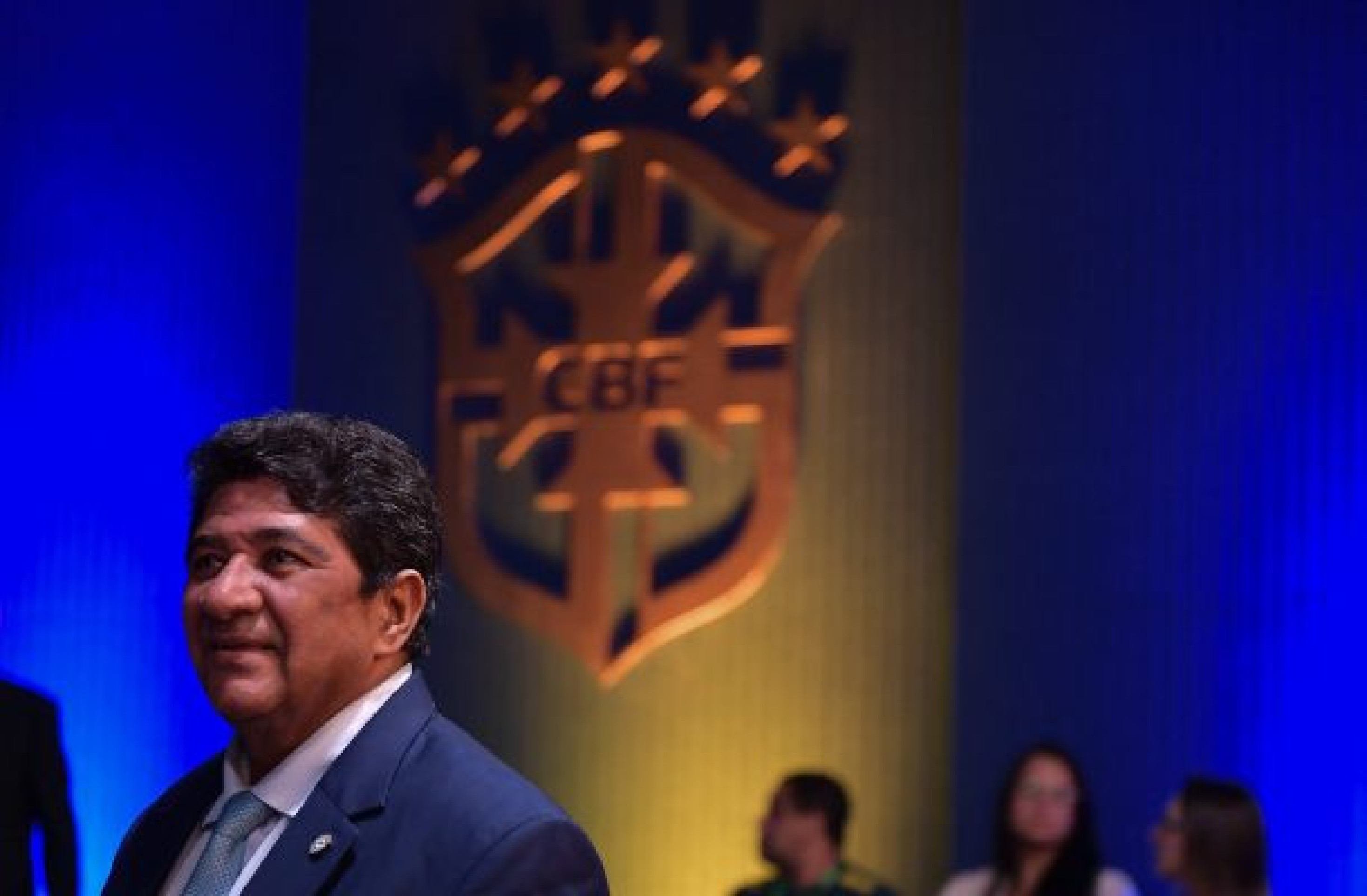 Ex-jogador critica CBF por lentidão na escolha do técnico: ???Parece que está em leilão???